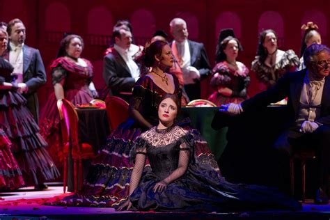  “La Traviata” với những âm hưởng bi thảm và đam mê mãnh liệt